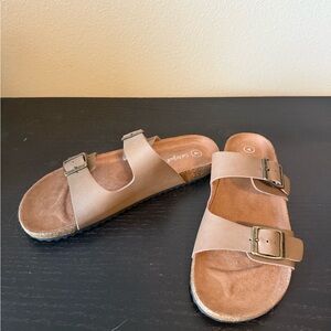 Cat & Jack Sandals (Kids)- Size 4